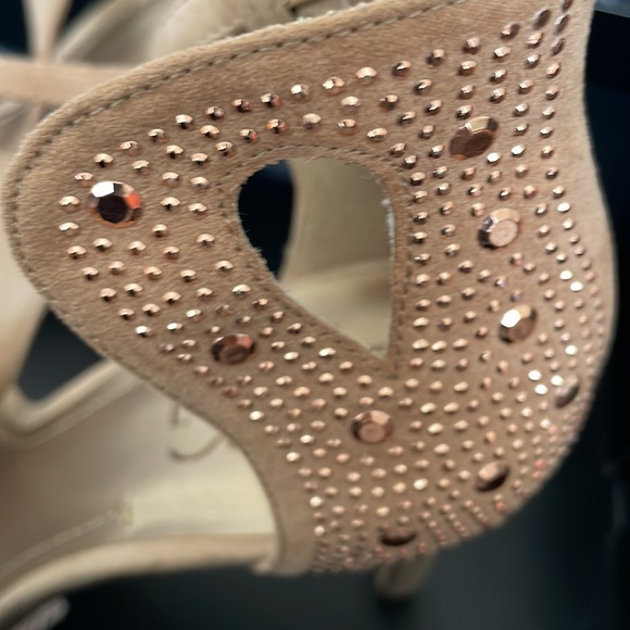 Camel suede and dazzle heels - Picture 4 of 9